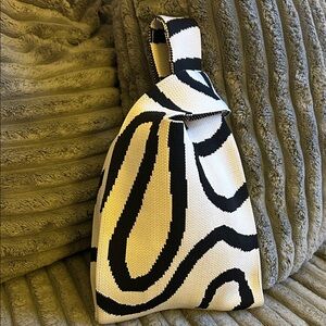 Knitted Lively Abstract Hand Bag Thick Strong Poly Fabric Wristlet NWOT Handbag